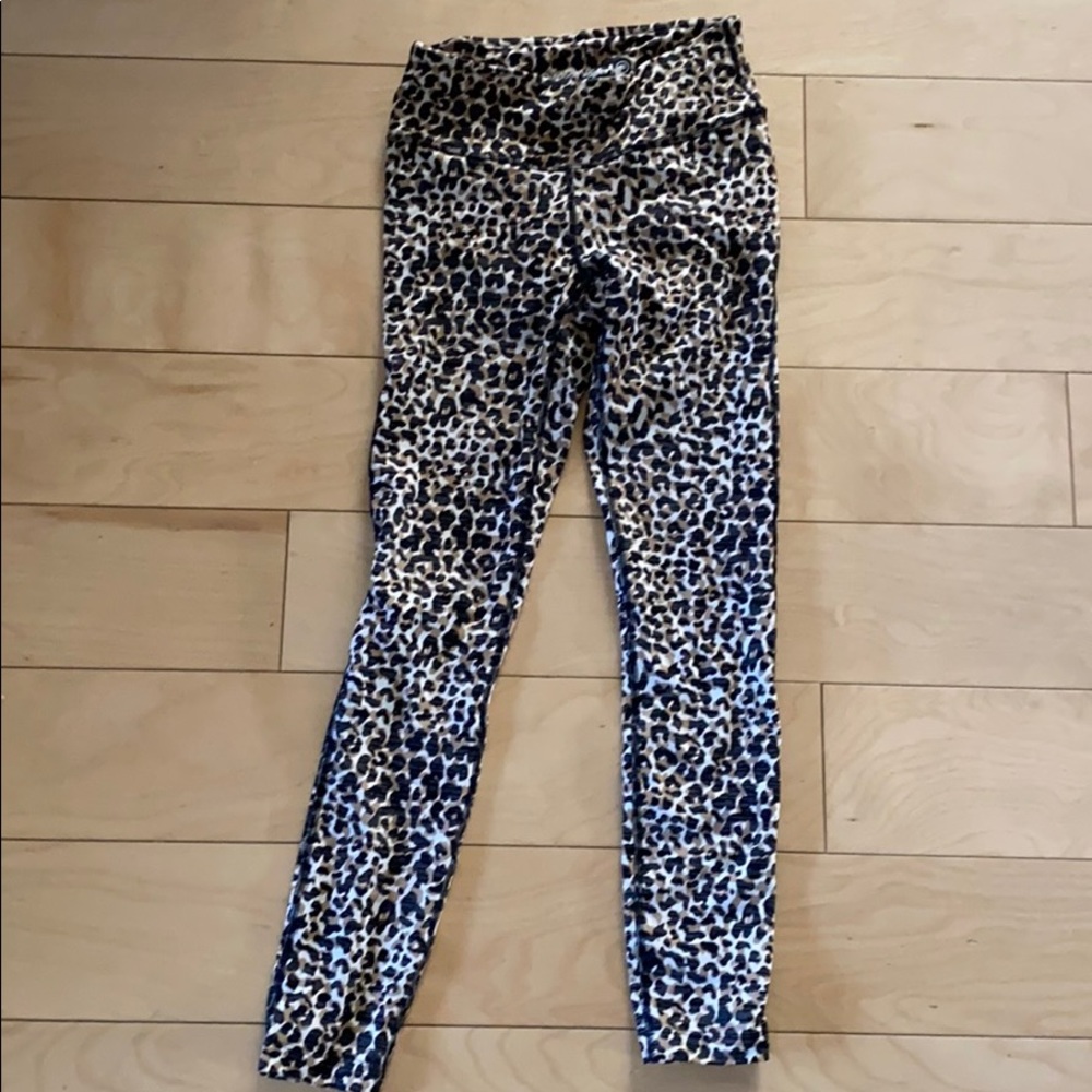 Outdoor voices leopard print leggings